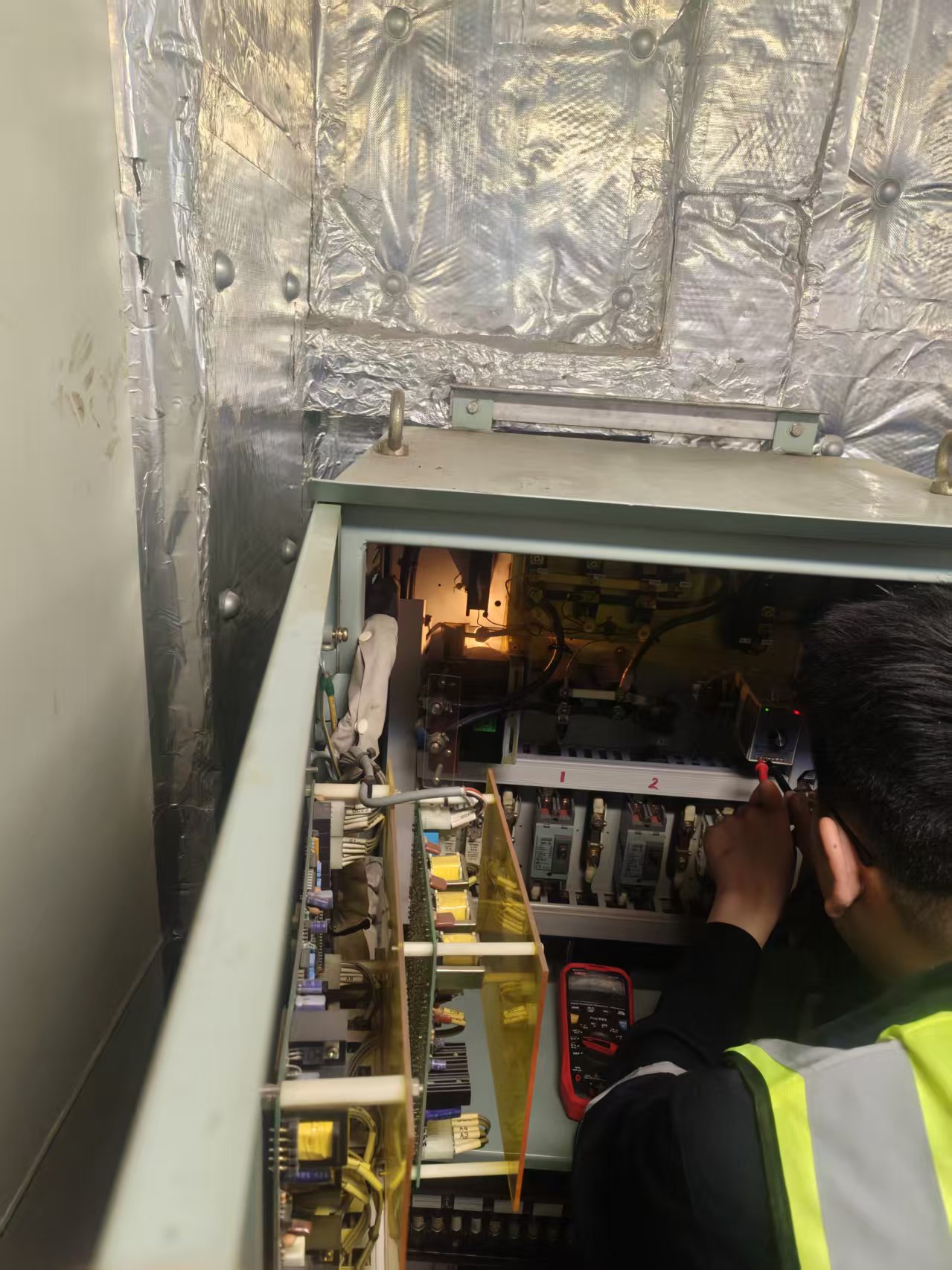 24V Insulation Test for Container Ship Power System at Tianjin Port